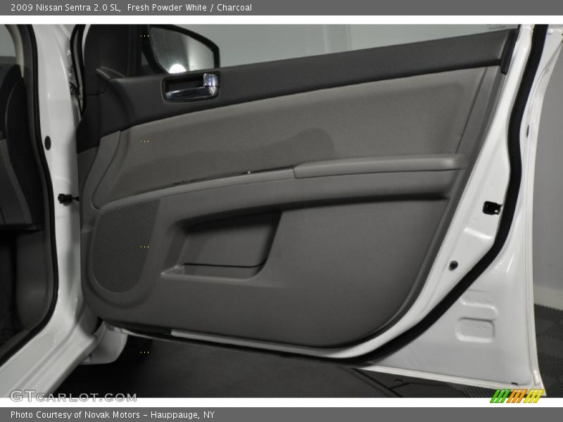 Fresh Powder White / Charcoal 2009 Nissan Sentra 2.0 SL