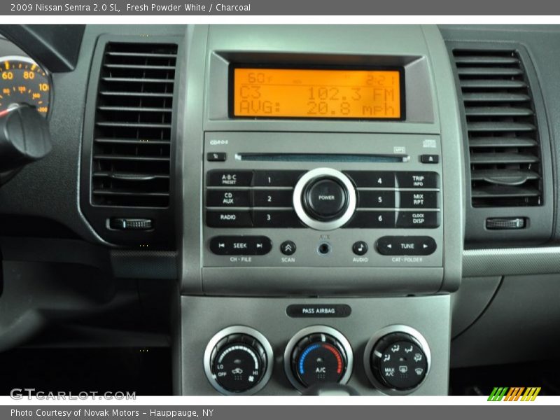 Fresh Powder White / Charcoal 2009 Nissan Sentra 2.0 SL
