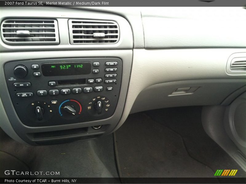 Merlot Metallic / Medium/Dark Flint 2007 Ford Taurus SE