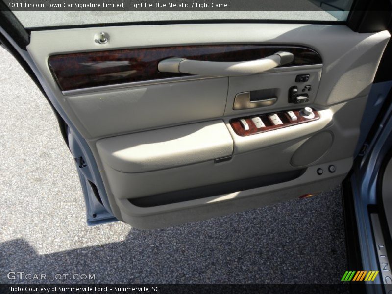 Light Ice Blue Metallic / Light Camel 2011 Lincoln Town Car Signature Limited