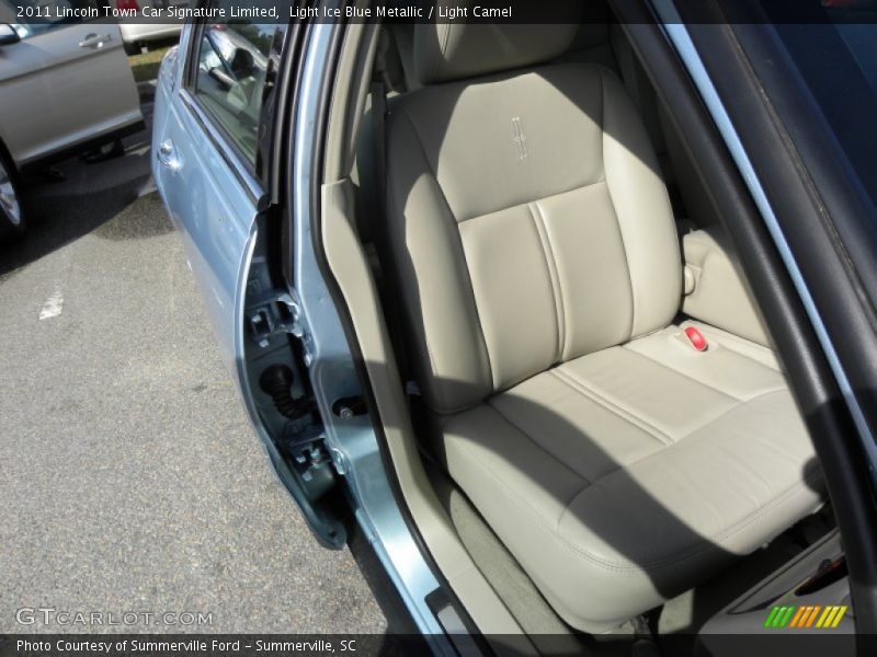 Light Ice Blue Metallic / Light Camel 2011 Lincoln Town Car Signature Limited