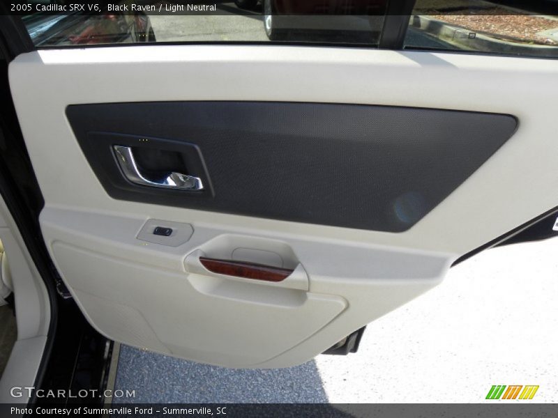 Black Raven / Light Neutral 2005 Cadillac SRX V6
