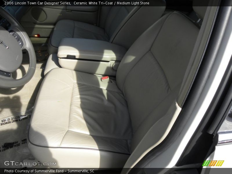 Ceramic White Tri-Coat / Medium Light Stone 2006 Lincoln Town Car Designer Series