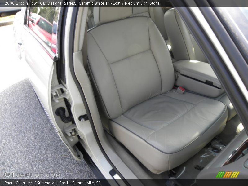 Ceramic White Tri-Coat / Medium Light Stone 2006 Lincoln Town Car Designer Series