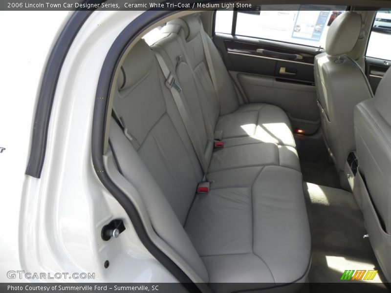 Ceramic White Tri-Coat / Medium Light Stone 2006 Lincoln Town Car Designer Series