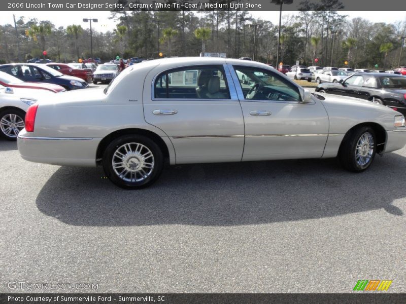 Ceramic White Tri-Coat / Medium Light Stone 2006 Lincoln Town Car Designer Series
