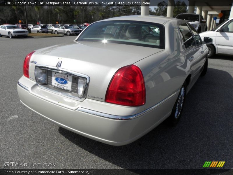 Ceramic White Tri-Coat / Medium Light Stone 2006 Lincoln Town Car Designer Series
