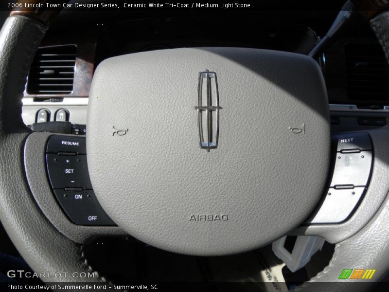 Ceramic White Tri-Coat / Medium Light Stone 2006 Lincoln Town Car Designer Series