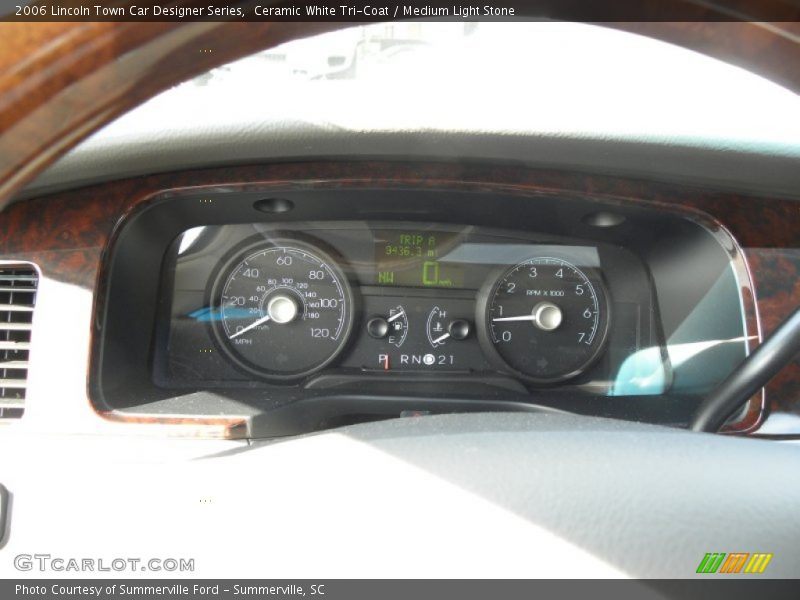  2006 Town Car Designer Series Designer Series Gauges