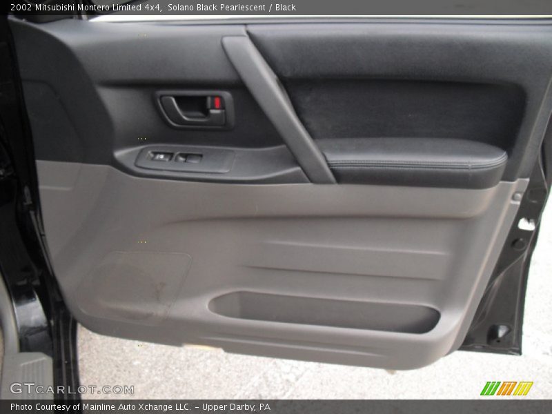 Solano Black Pearlescent / Black 2002 Mitsubishi Montero Limited 4x4
