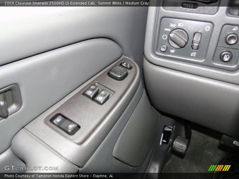 Summit White / Medium Gray 2004 Chevrolet Silverado 2500HD LS Extended Cab