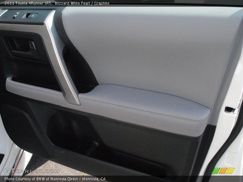 Blizzard White Pearl / Graphite 2011 Toyota 4Runner SR5