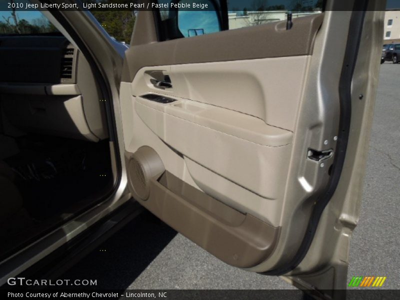 Light Sandstone Pearl / Pastel Pebble Beige 2010 Jeep Liberty Sport