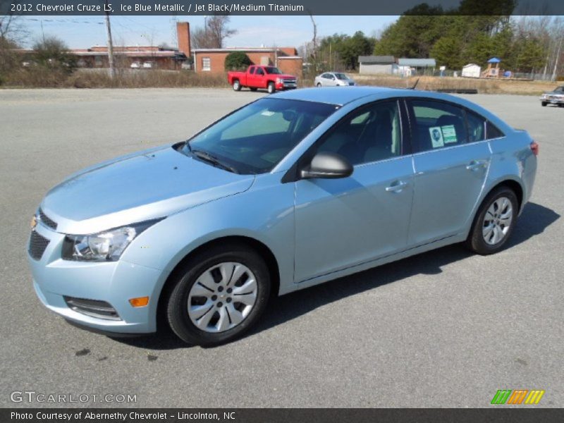 Front 3/4 View of 2012 Cruze LS
