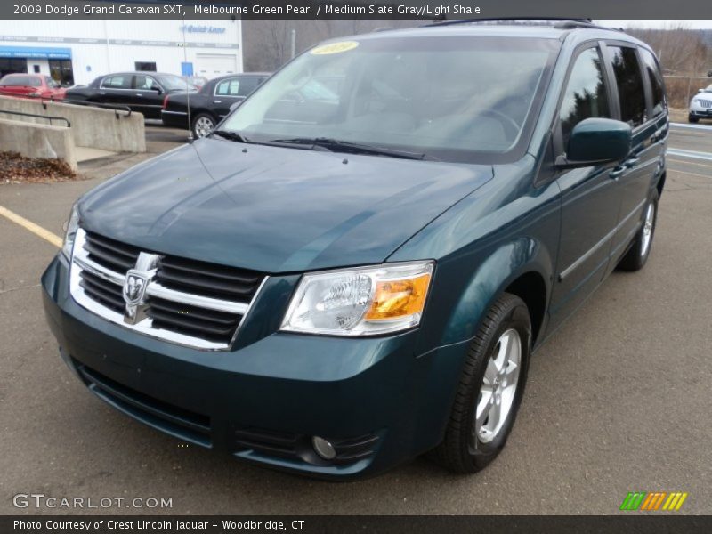 Front 3/4 View of 2009 Grand Caravan SXT