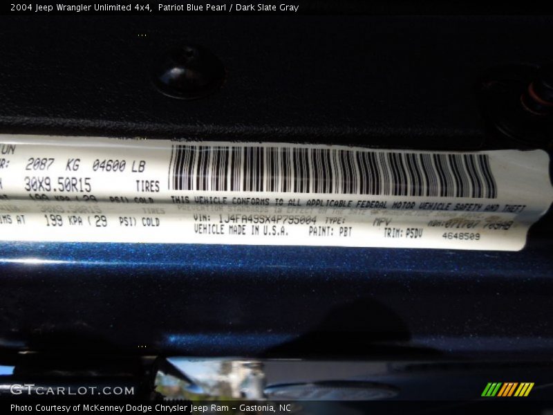 Patriot Blue Pearl / Dark Slate Gray 2004 Jeep Wrangler Unlimited 4x4