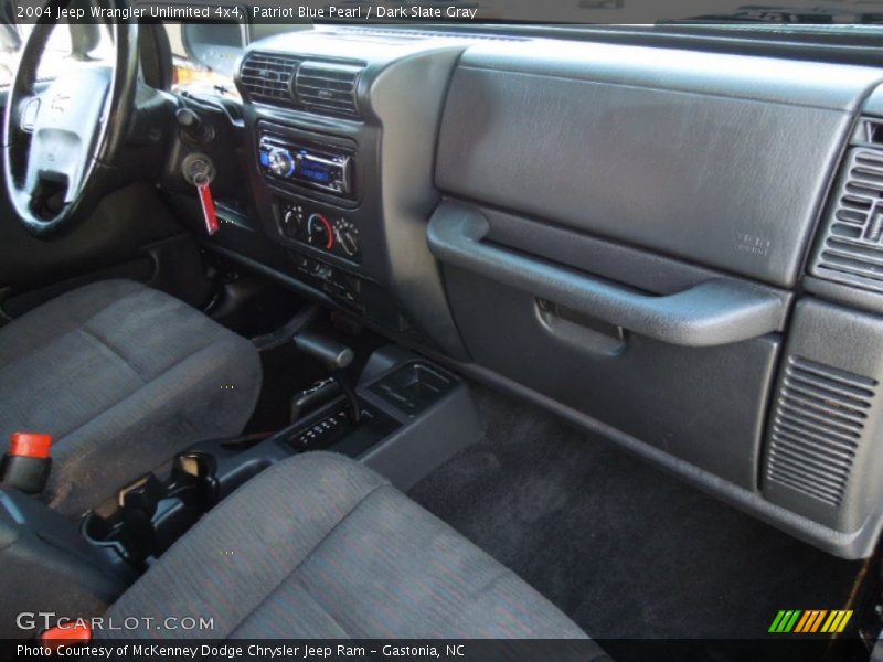 Patriot Blue Pearl / Dark Slate Gray 2004 Jeep Wrangler Unlimited 4x4