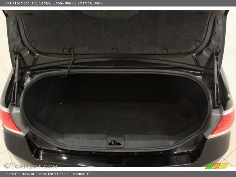 Ebony Black / Charcoal Black 2010 Ford Focus SE Sedan