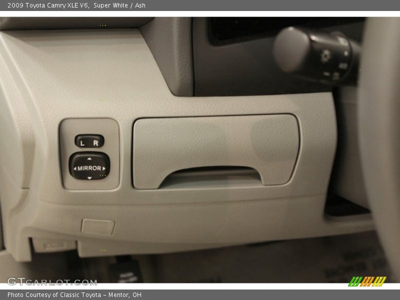 Super White / Ash 2009 Toyota Camry XLE V6