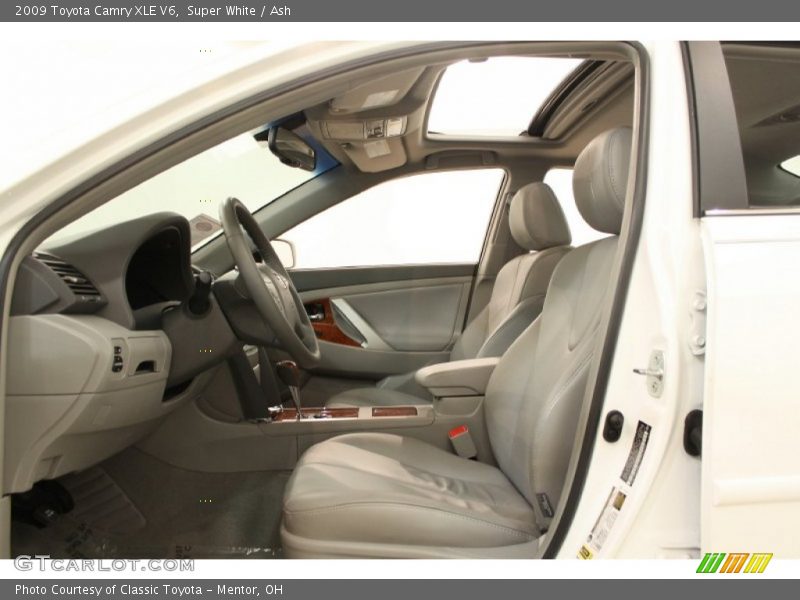 Super White / Ash 2009 Toyota Camry XLE V6