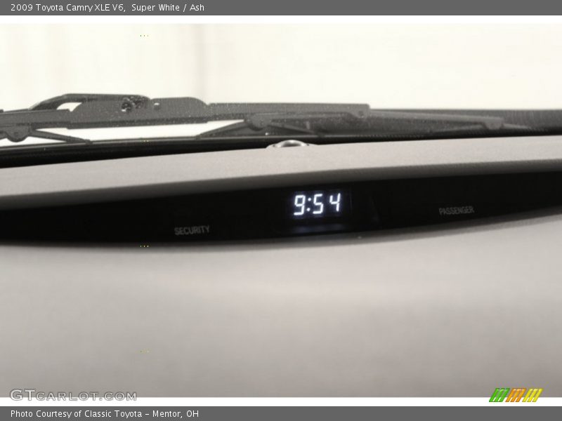 Super White / Ash 2009 Toyota Camry XLE V6