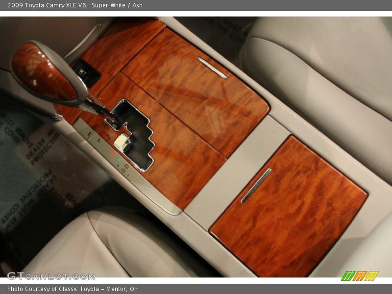 Super White / Ash 2009 Toyota Camry XLE V6