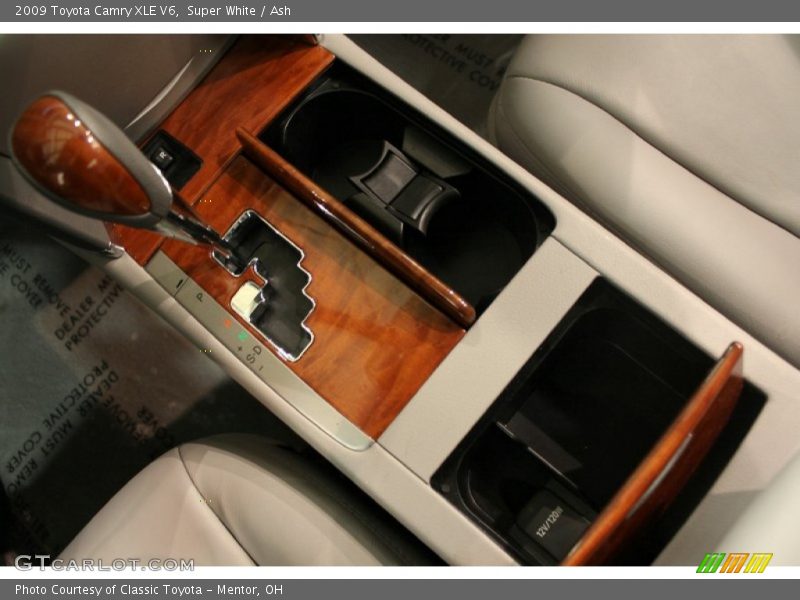 Super White / Ash 2009 Toyota Camry XLE V6
