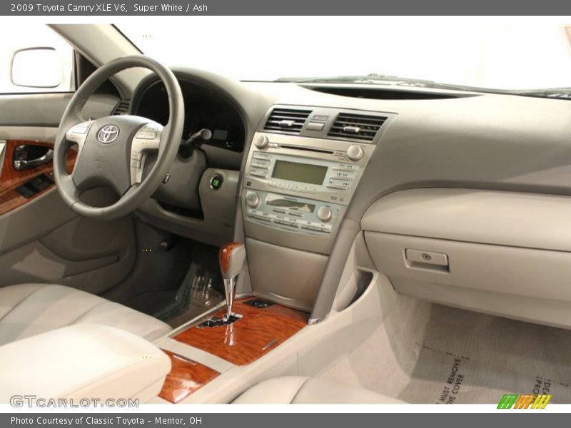 Super White / Ash 2009 Toyota Camry XLE V6
