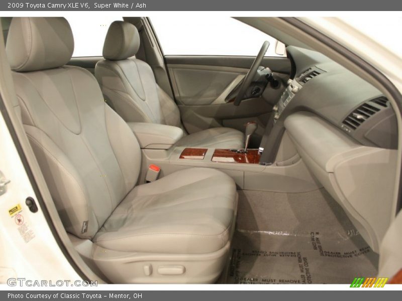Super White / Ash 2009 Toyota Camry XLE V6