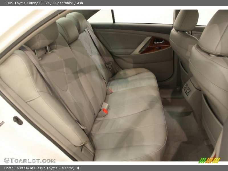 Super White / Ash 2009 Toyota Camry XLE V6