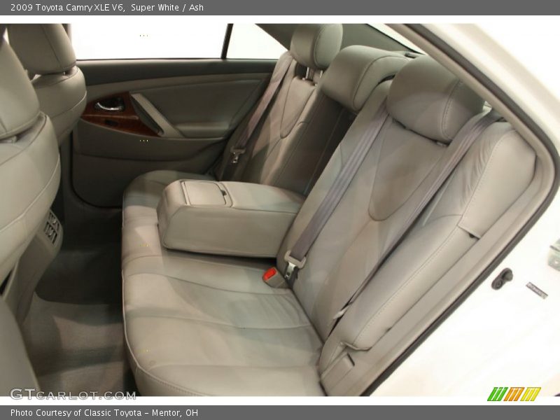 Super White / Ash 2009 Toyota Camry XLE V6