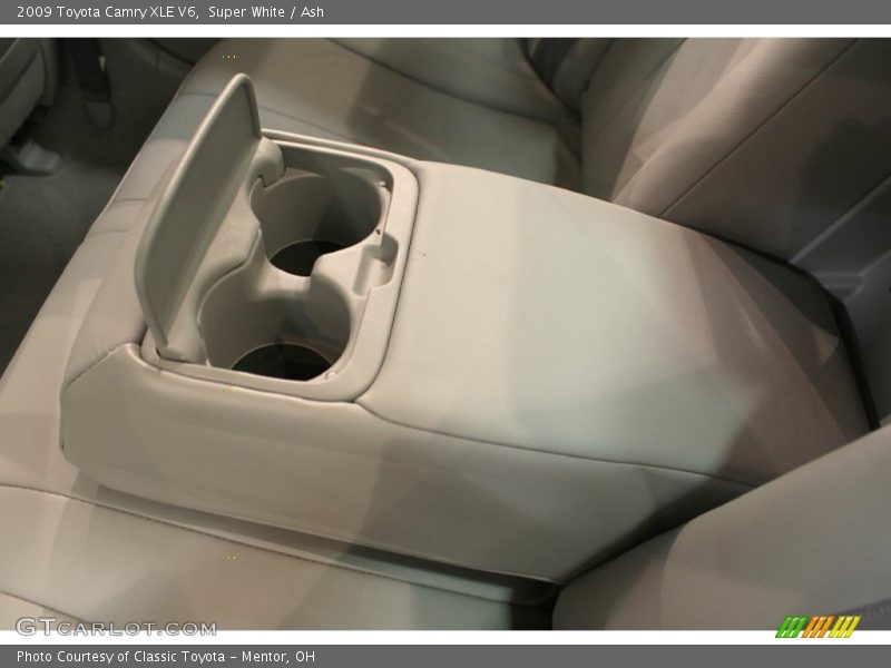 Super White / Ash 2009 Toyota Camry XLE V6