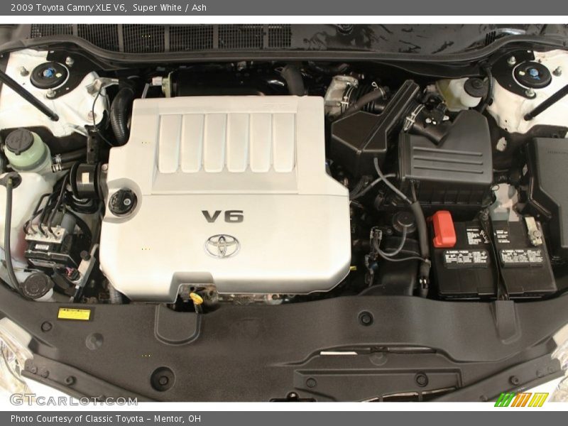 Super White / Ash 2009 Toyota Camry XLE V6