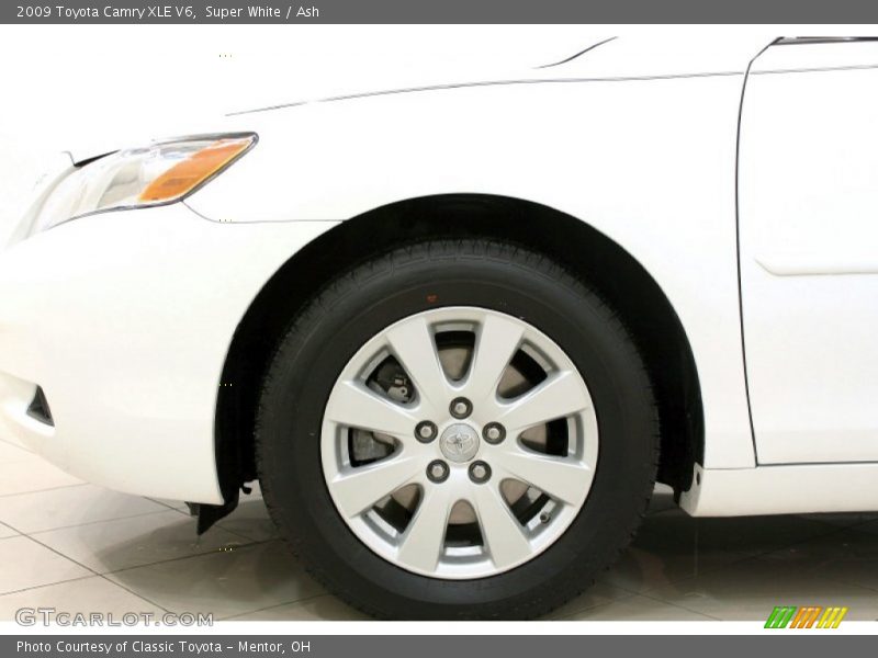 Super White / Ash 2009 Toyota Camry XLE V6