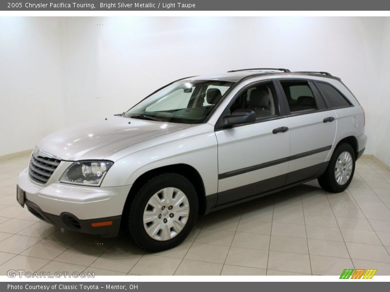 Front 3/4 View of 2005 Pacifica Touring