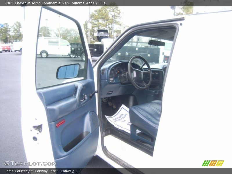 Summit White / Blue 2005 Chevrolet Astro Commercial Van