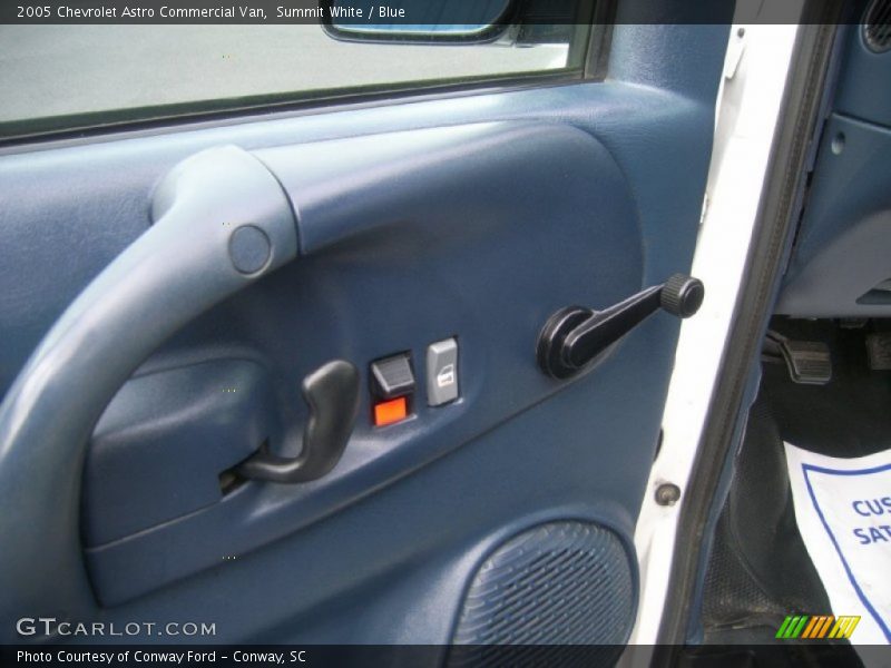 Summit White / Blue 2005 Chevrolet Astro Commercial Van
