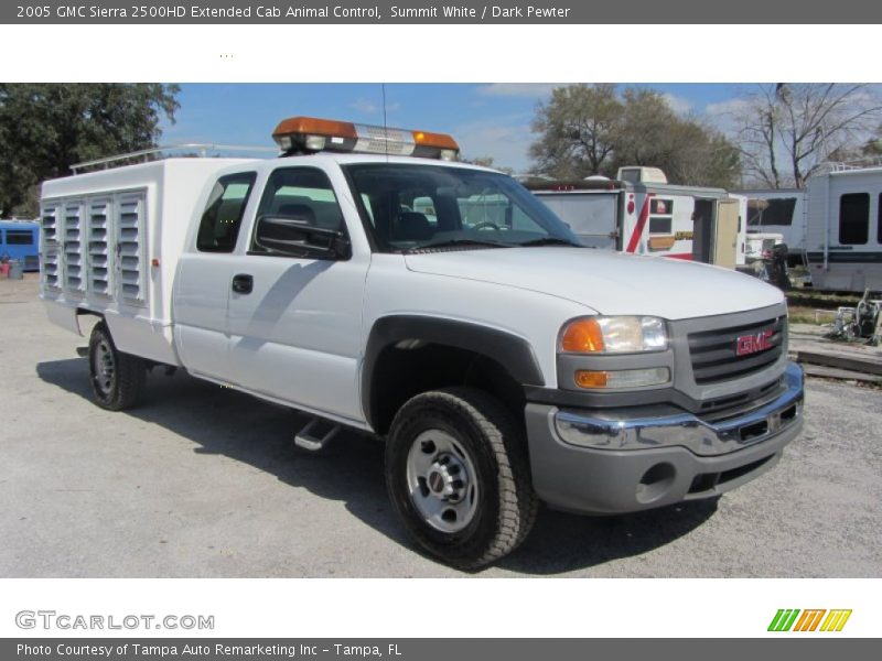 Front 3/4 View of 2005 Sierra 2500HD Extended Cab Animal Control