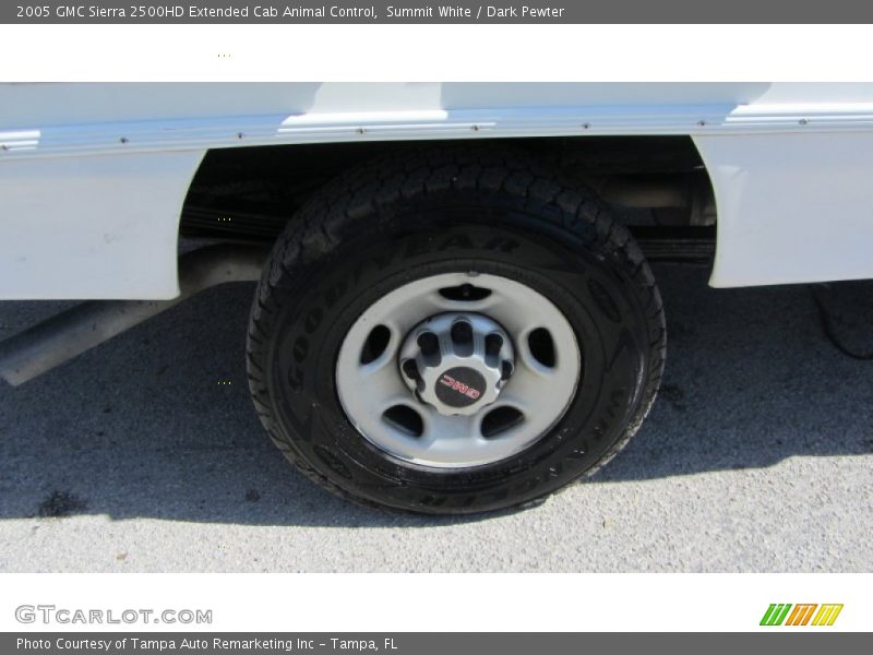 Summit White / Dark Pewter 2005 GMC Sierra 2500HD Extended Cab Animal Control