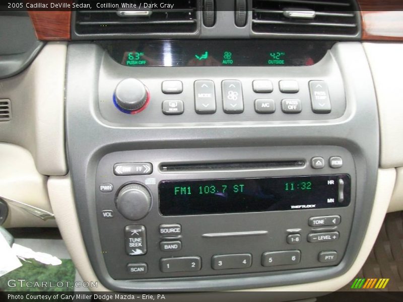 Cotillion White / Dark Gray 2005 Cadillac DeVille Sedan