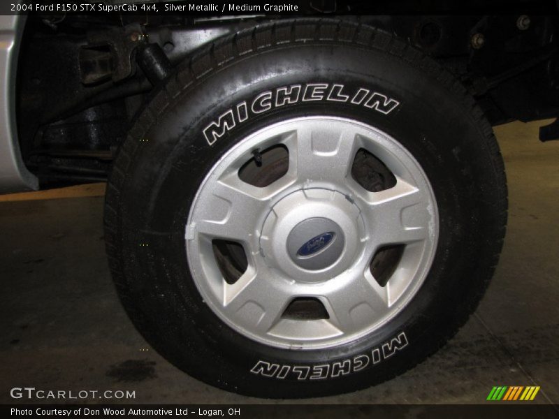 Silver Metallic / Medium Graphite 2004 Ford F150 STX SuperCab 4x4