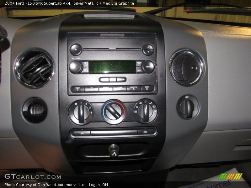 Silver Metallic / Medium Graphite 2004 Ford F150 STX SuperCab 4x4
