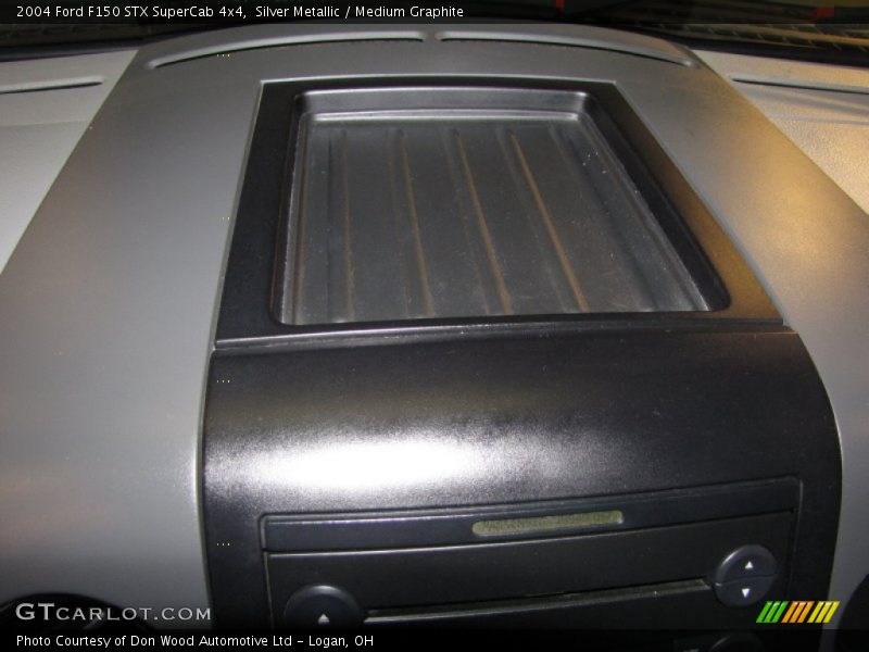 Silver Metallic / Medium Graphite 2004 Ford F150 STX SuperCab 4x4