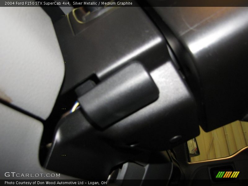 Silver Metallic / Medium Graphite 2004 Ford F150 STX SuperCab 4x4