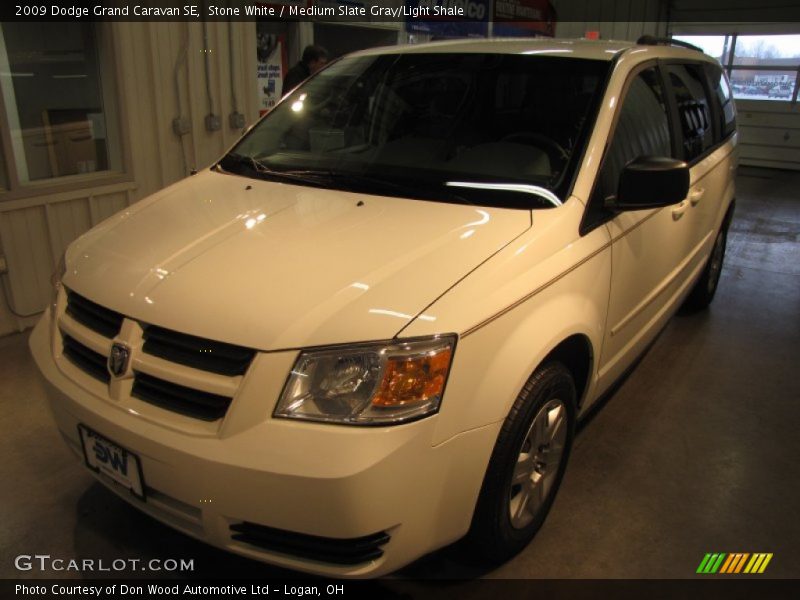 Stone White / Medium Slate Gray/Light Shale 2009 Dodge Grand Caravan SE