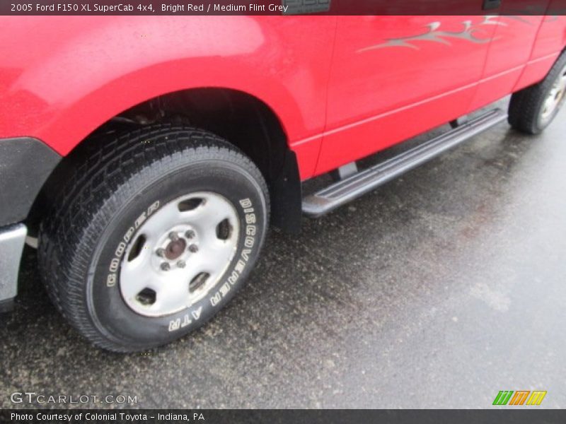 Bright Red / Medium Flint Grey 2005 Ford F150 XL SuperCab 4x4