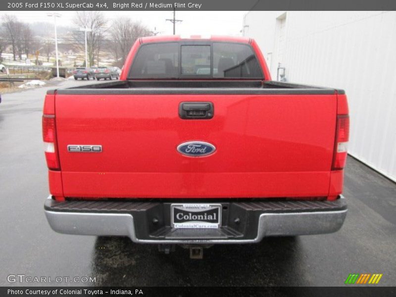 Bright Red / Medium Flint Grey 2005 Ford F150 XL SuperCab 4x4