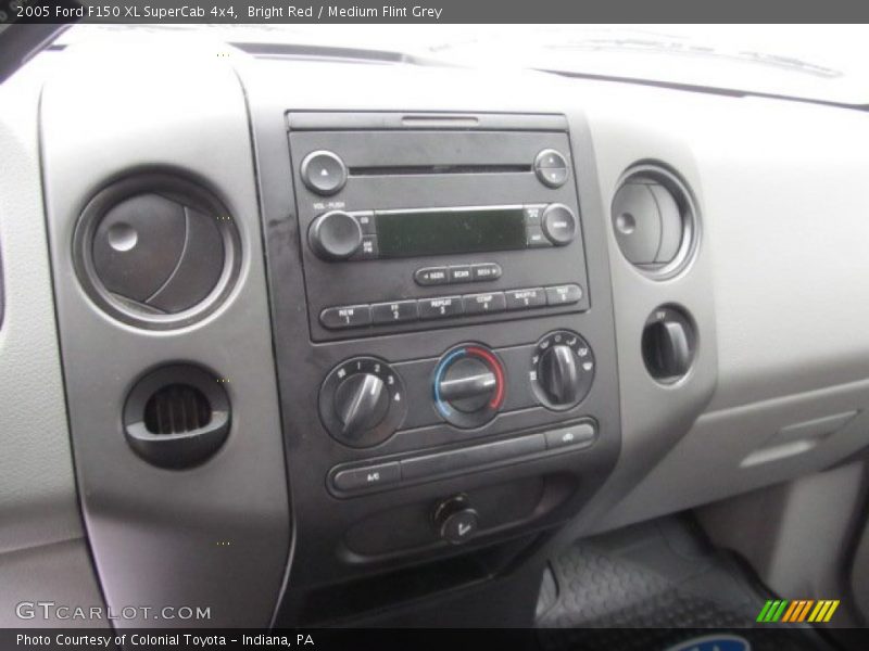 Bright Red / Medium Flint Grey 2005 Ford F150 XL SuperCab 4x4