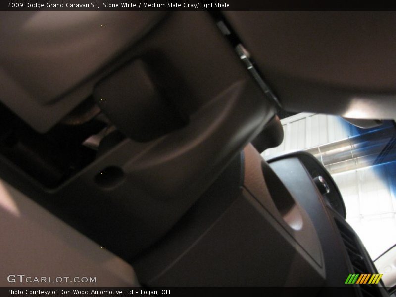Stone White / Medium Slate Gray/Light Shale 2009 Dodge Grand Caravan SE