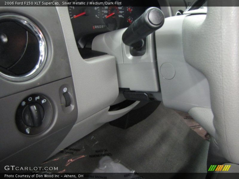 Silver Metallic / Medium/Dark Flint 2006 Ford F150 XLT SuperCab